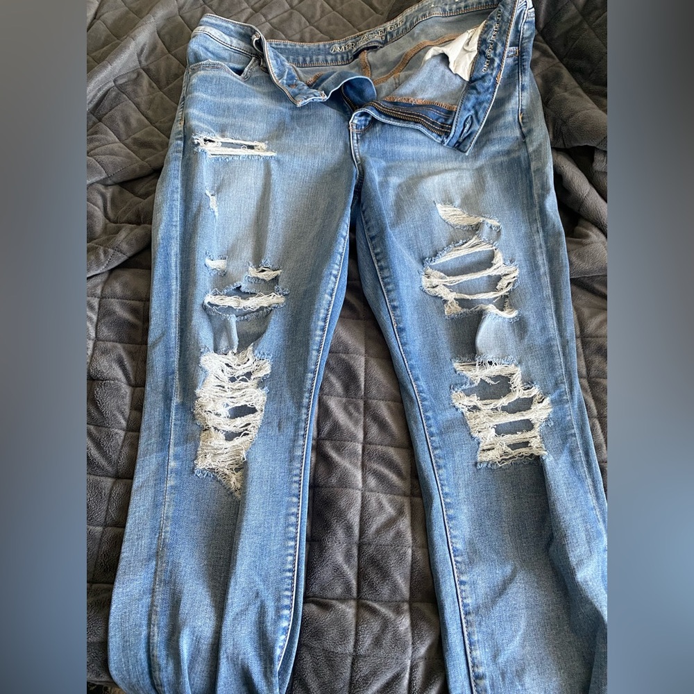 American Eagle Ripped Jean - Picture 2 of 5